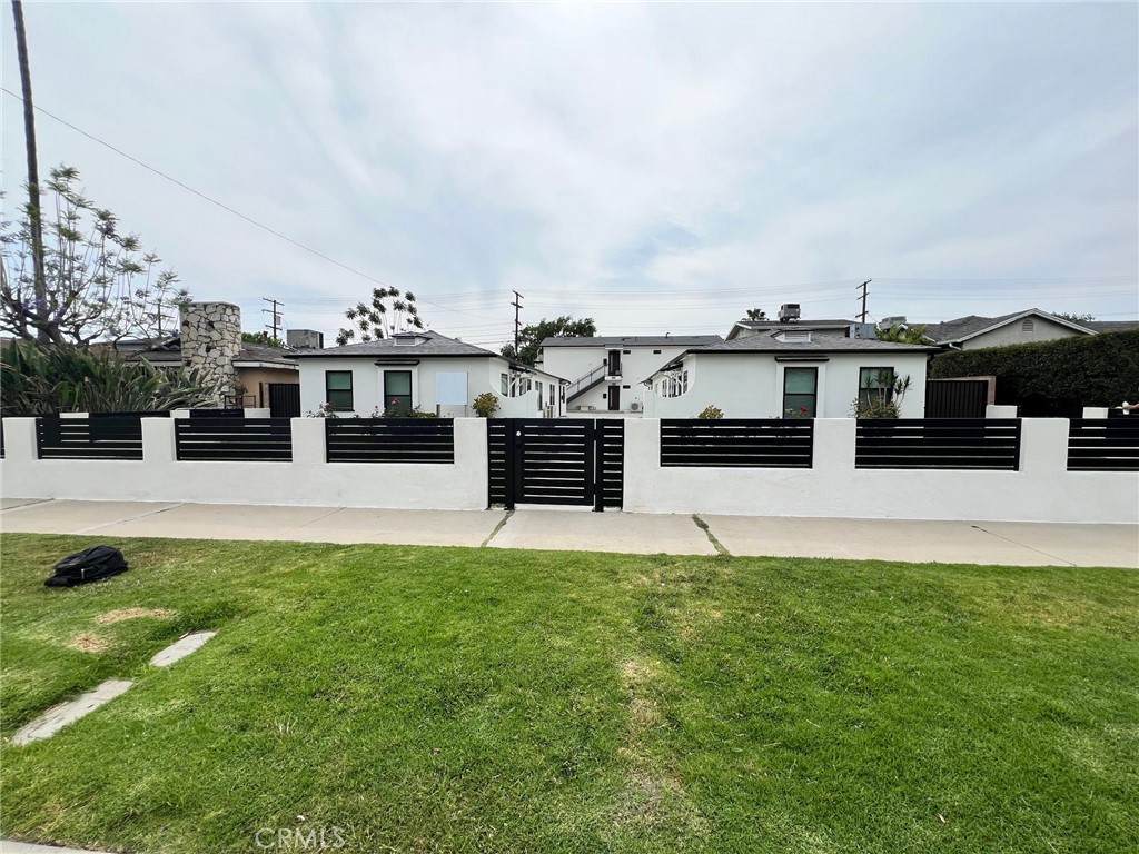 2423 Lincoln Street - Photo 1