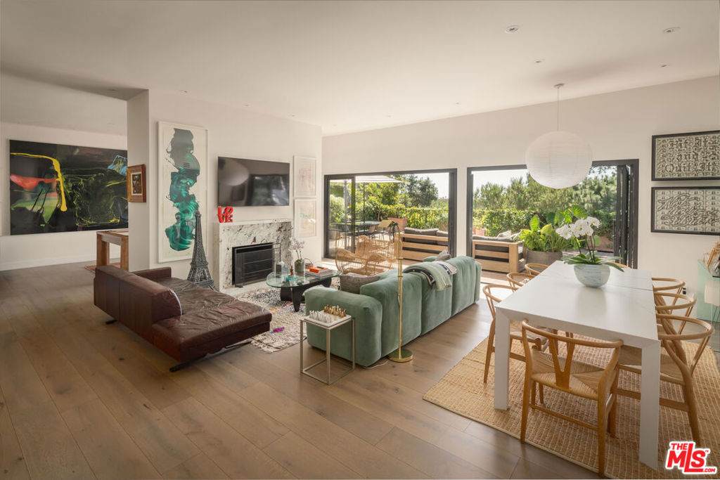 391 Saltair Avenue - Photo 1