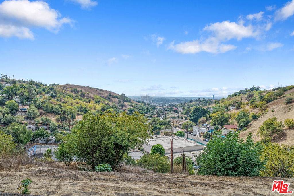3758 Roberta - Photo 1