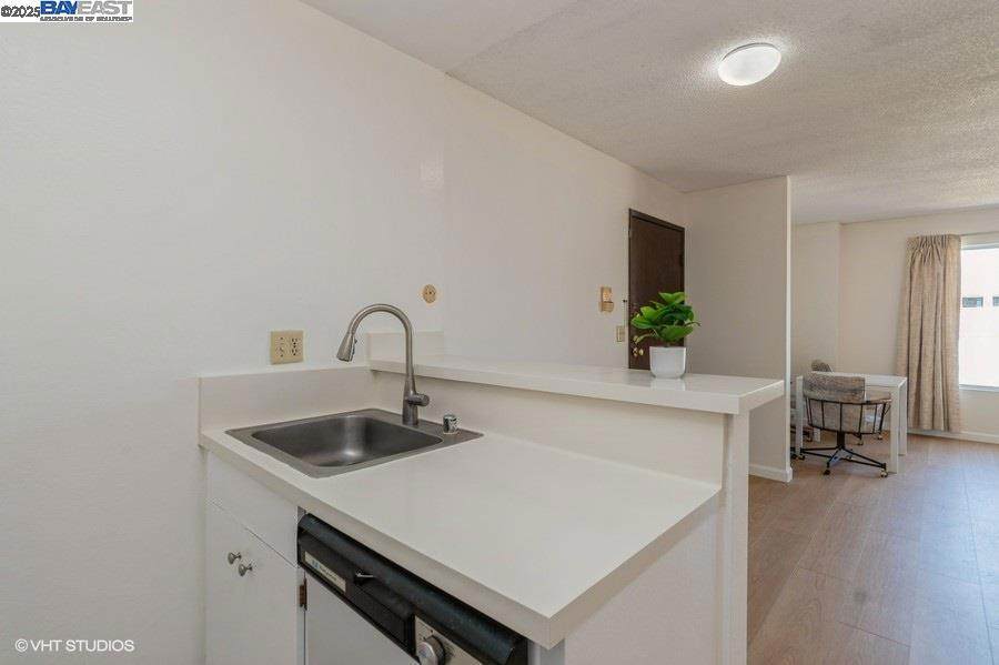 2005 Pleasant Valley Ave - Photo 1