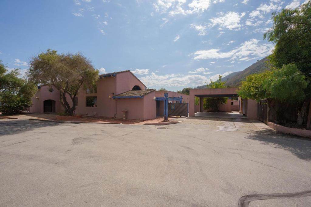 1352 River Road - Photo 1