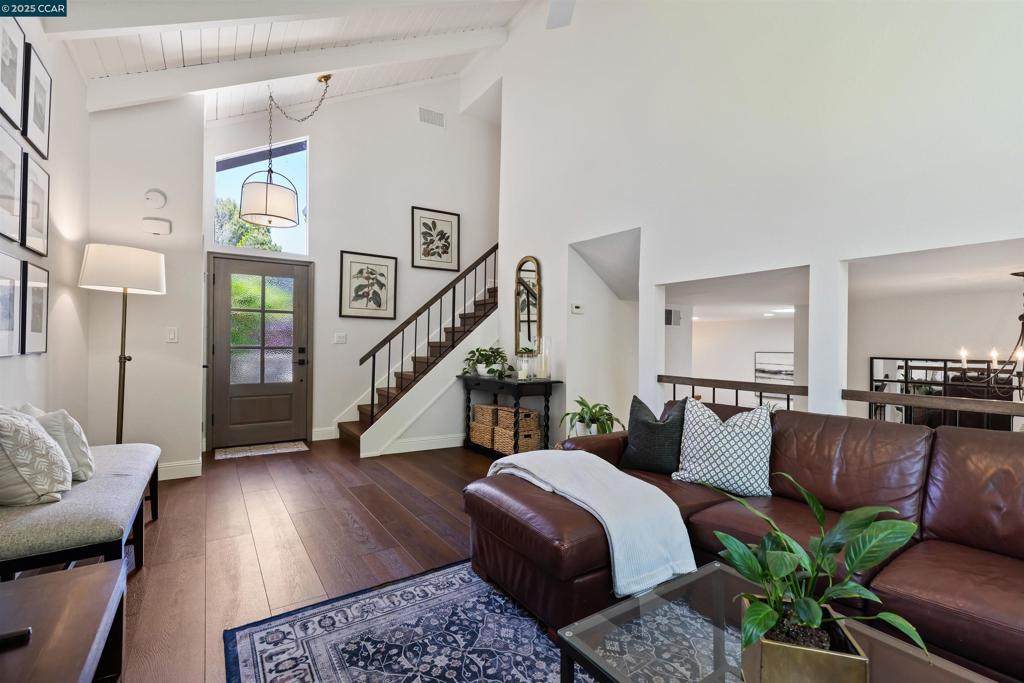 1513 Siskiyou Dr - Photo 1