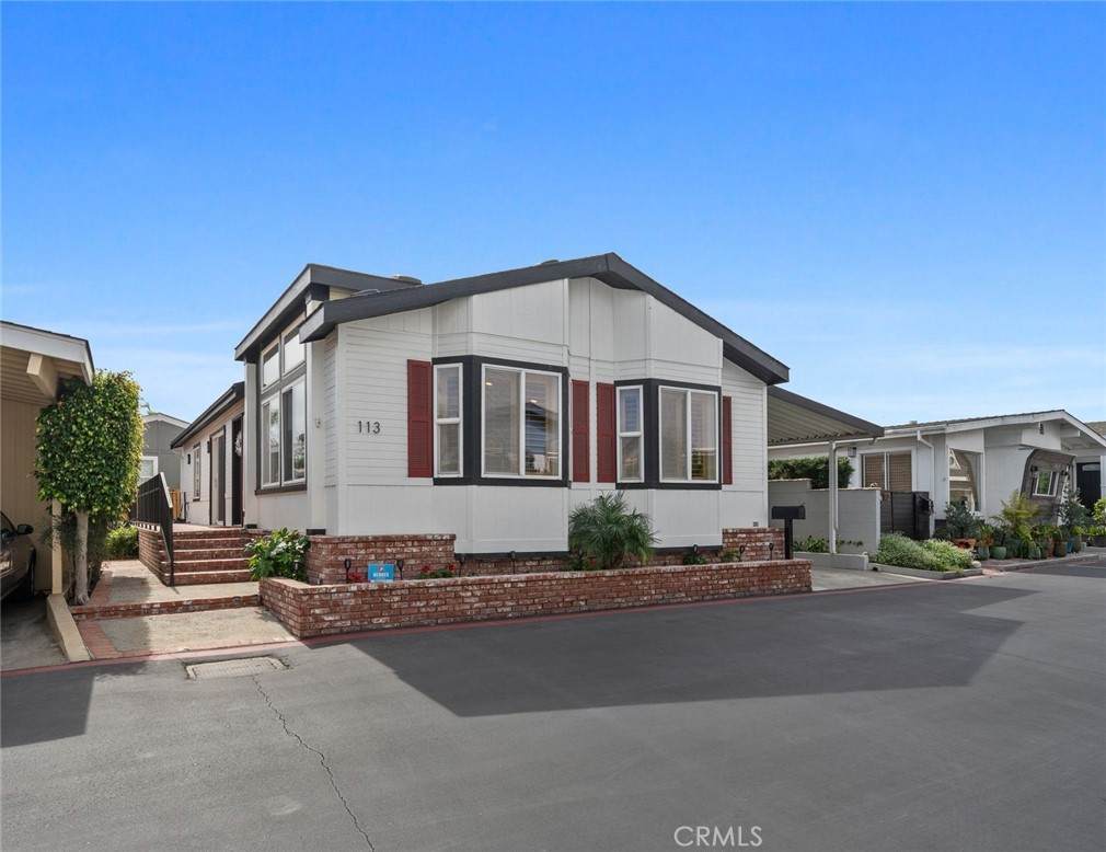 113 Yorktown - Photo 1