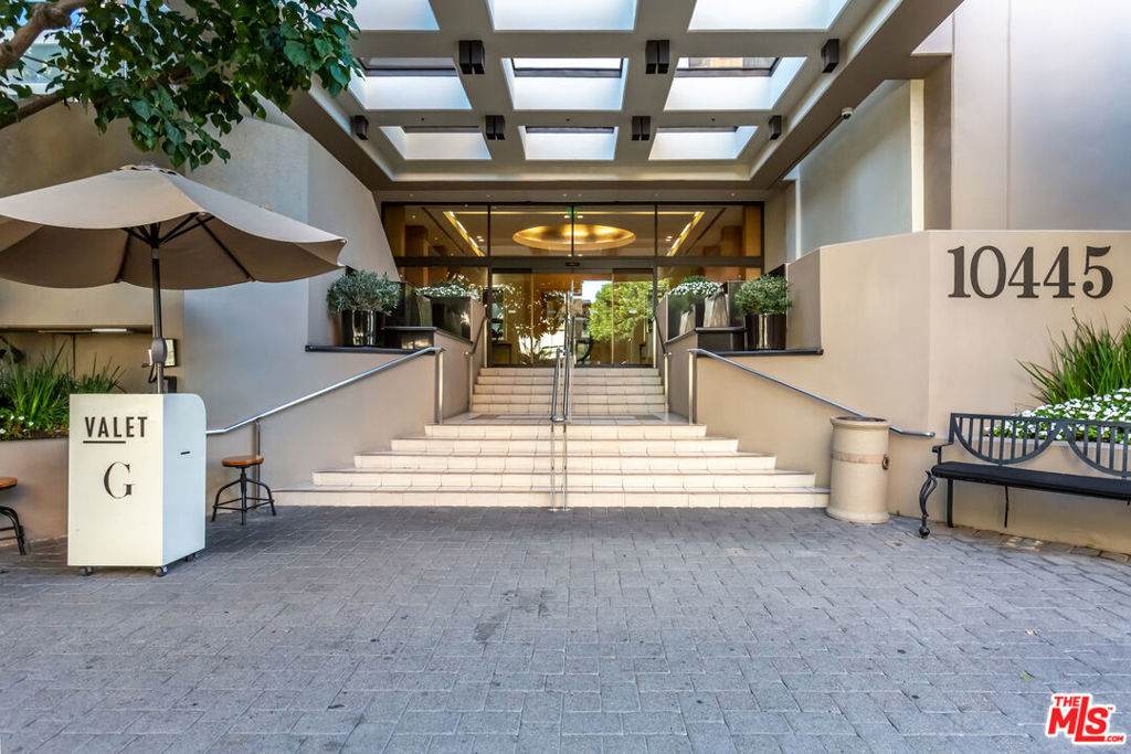 10445 Wilshire Boulevard - Photo 1