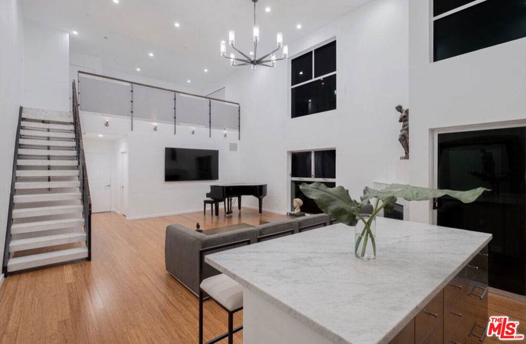 7062 Hawthorn Avenue - Photo 1