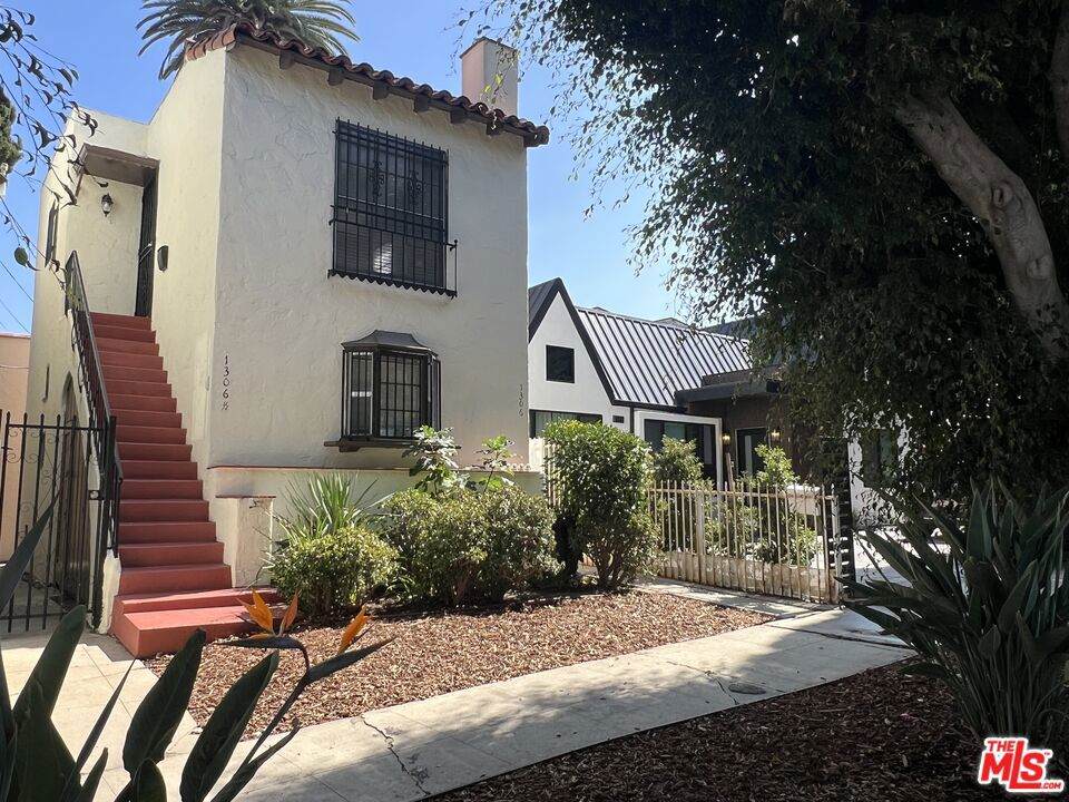 1306 1/2 Mansfield Avenue - Photo 1