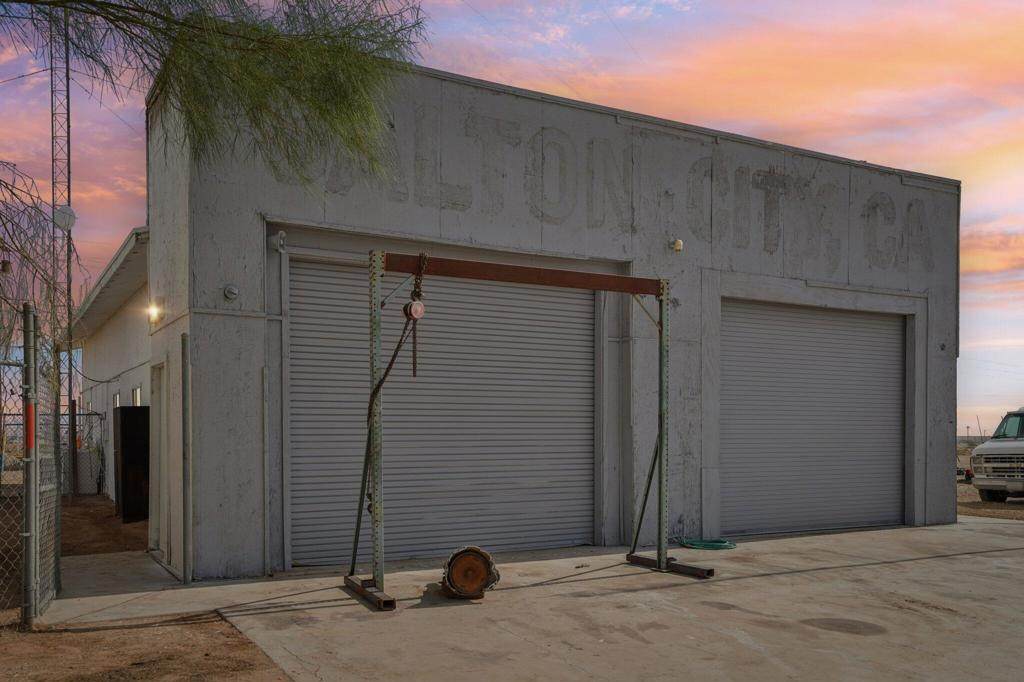 2154 Riviera Circle - Photo 1