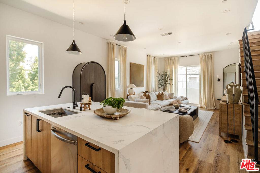 4460 Maplewood Avenue - Photo 1