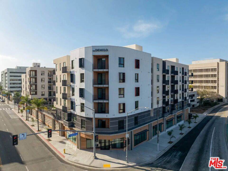 201 La Brea Avenue - Photo 1