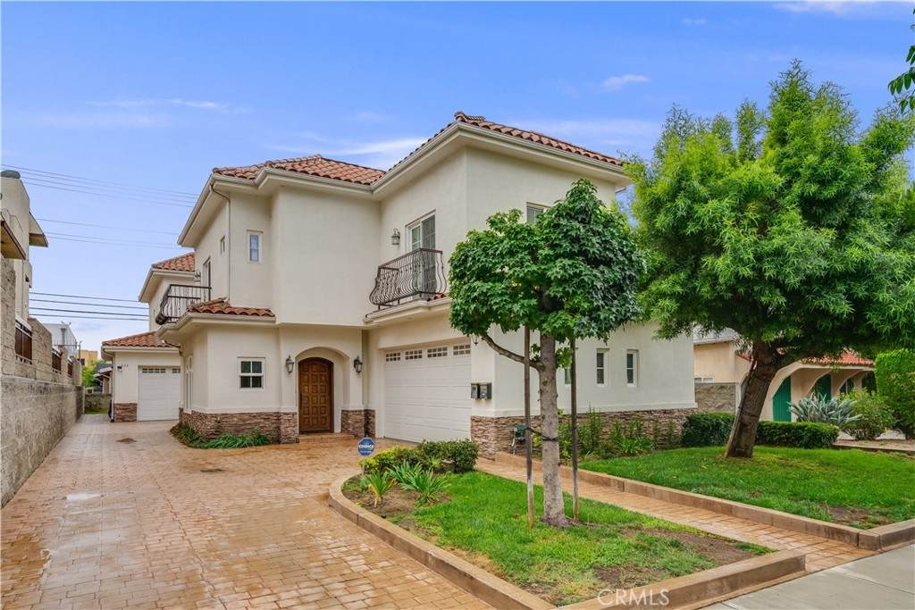 524 Elk Ave - Photo 1