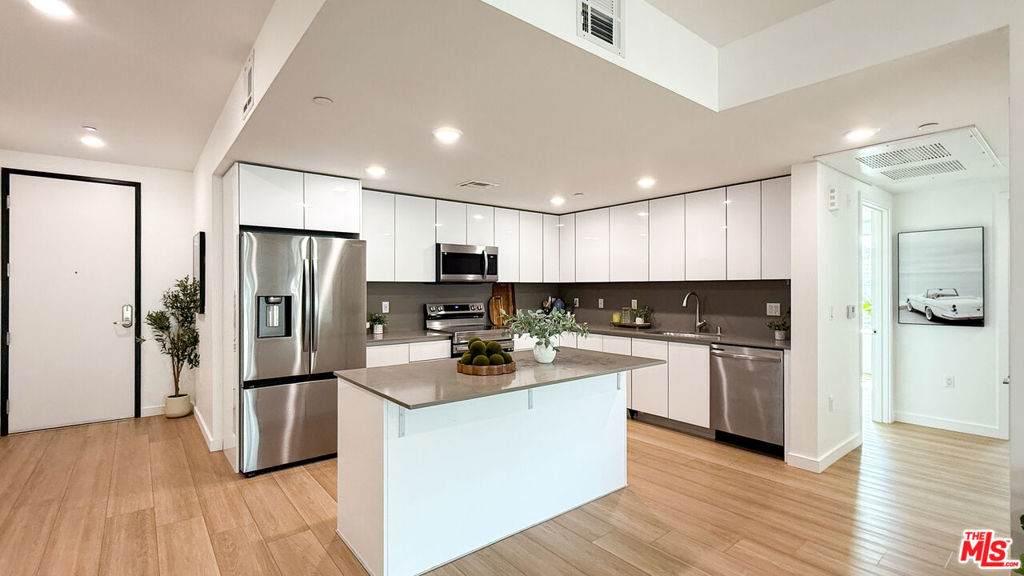 1759 Gower Street - Photo 1