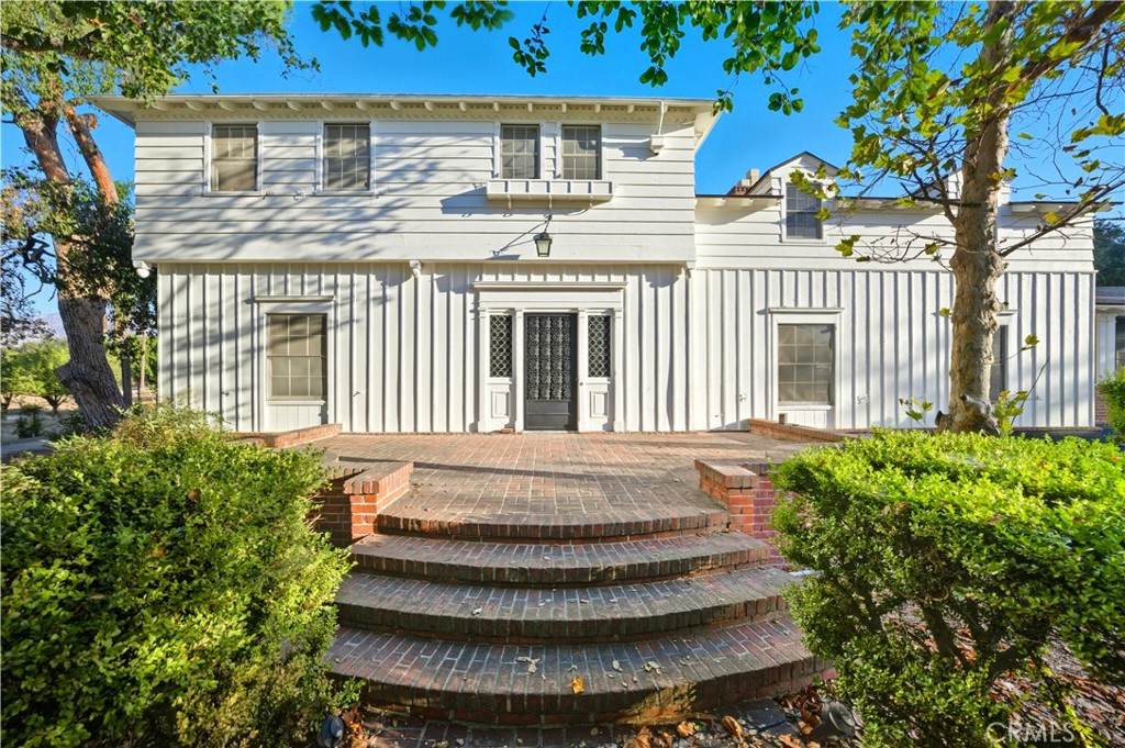 1527 Royal Oaks Drive - Photo 1