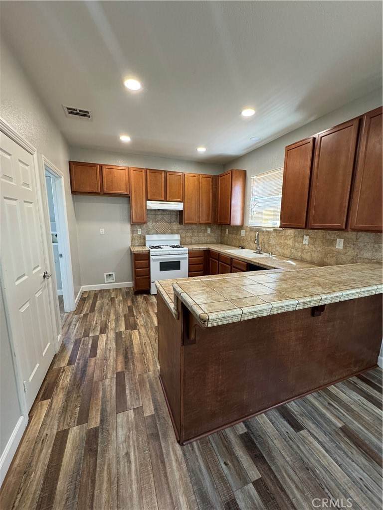 44428 Elm Avenue - Photo 1