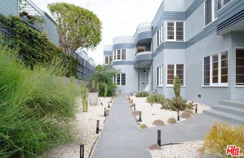 1021 17th Street - Photo 1