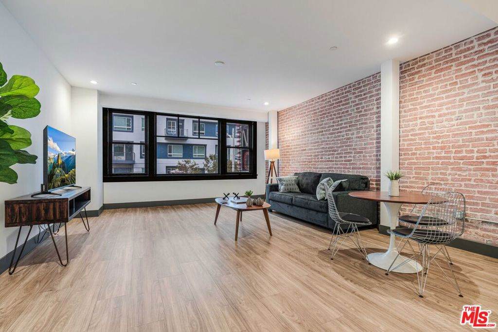 932 Hill Street - Photo 1