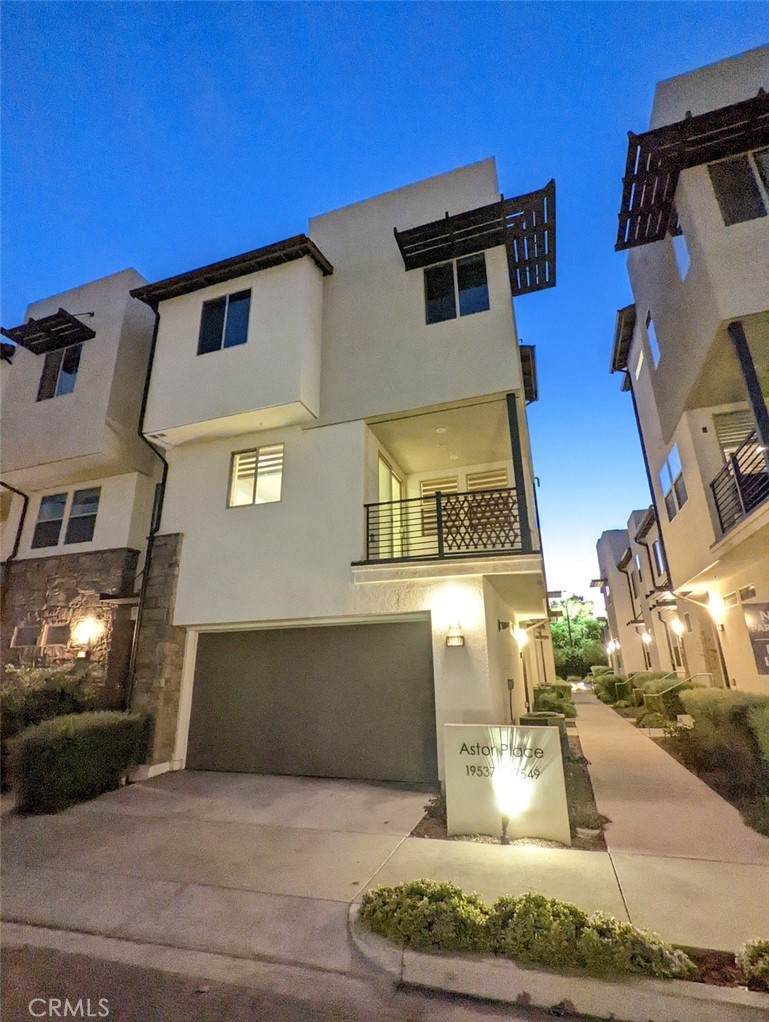 19537 Astor Place - Photo 1