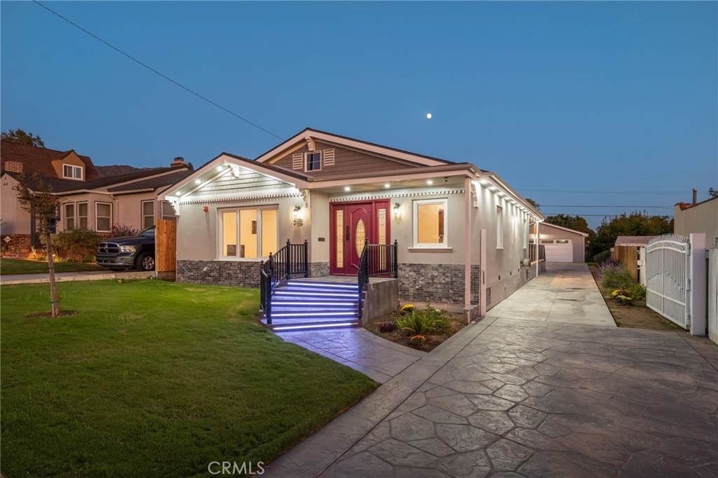 1362 Linden Avenue - Photo 1