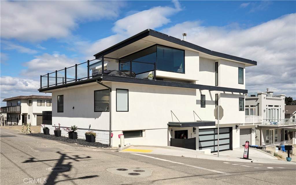 311 Juanita - Photo 1