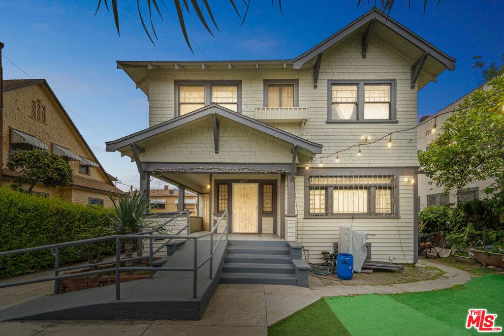 1946 La Salle Avenue - Photo 1