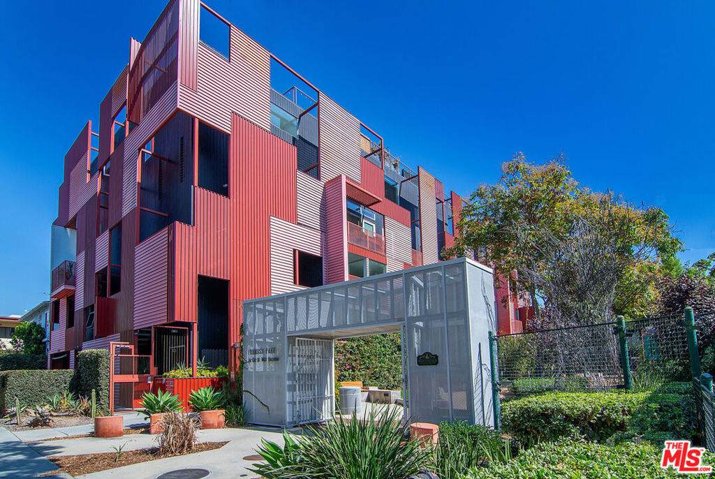 1140 Formosa Avenue - Photo 1