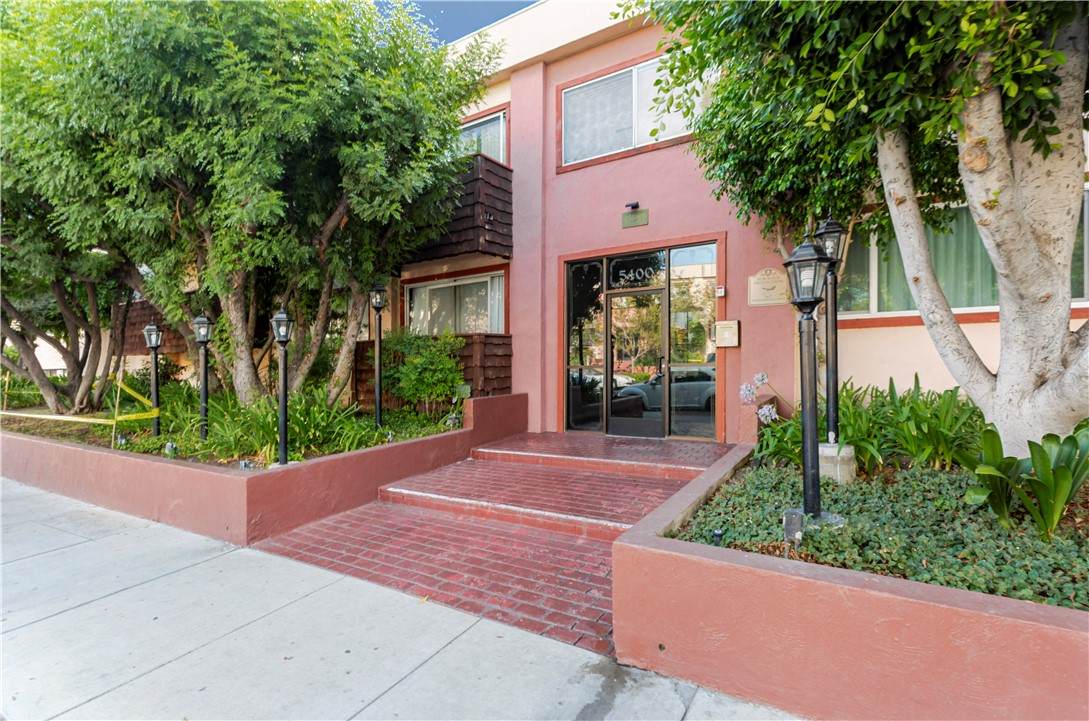 5400 Newcastle - Photo 1