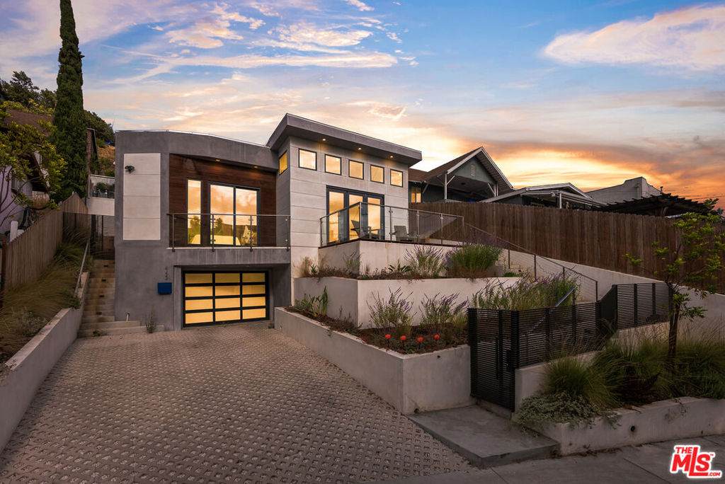 3850 Glenalbyn Drive - Photo 1