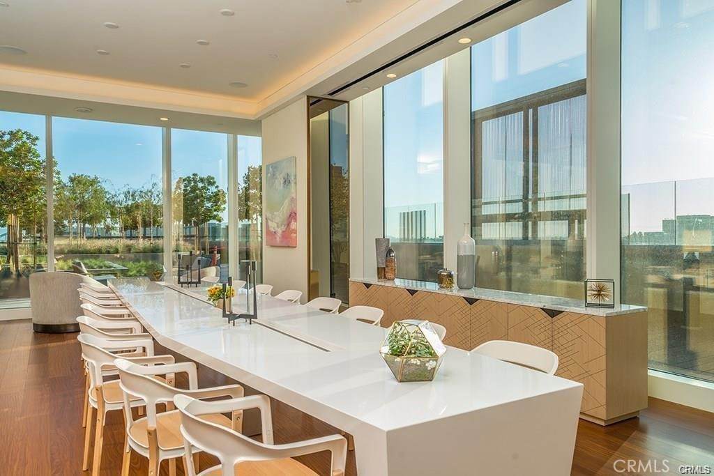 889 Francisco - Photo 1