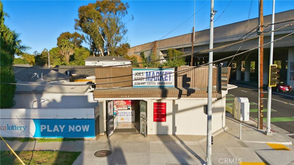 301 Artesia Boulevard - Photo 1