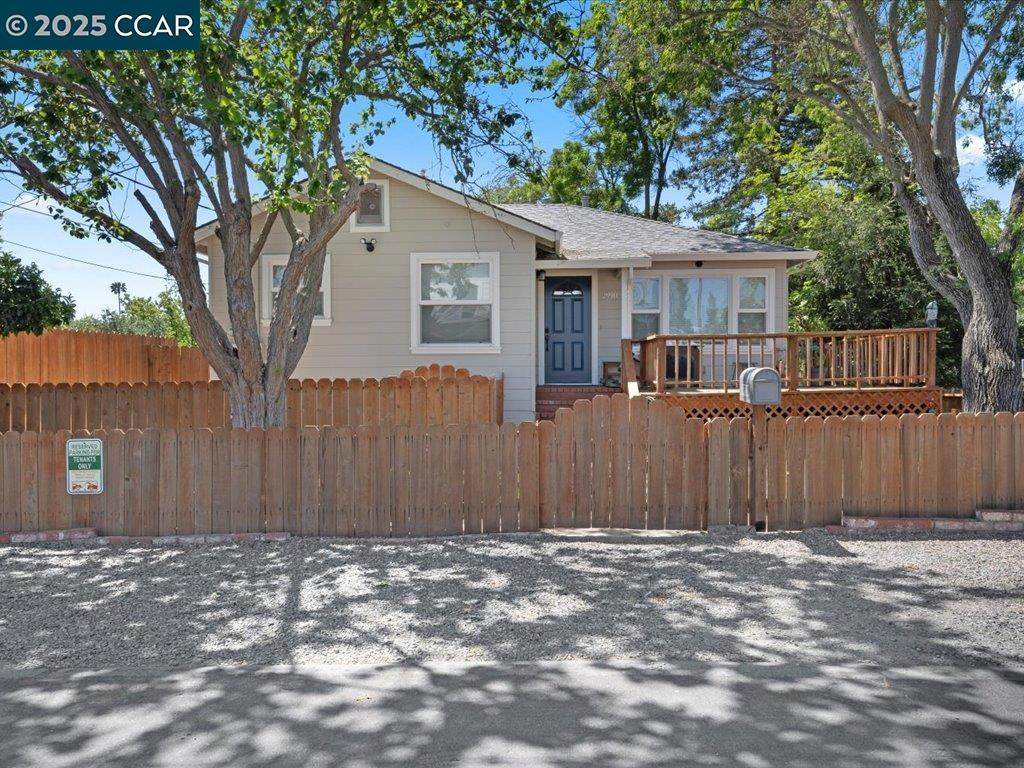 2910 Almond St - Photo 1