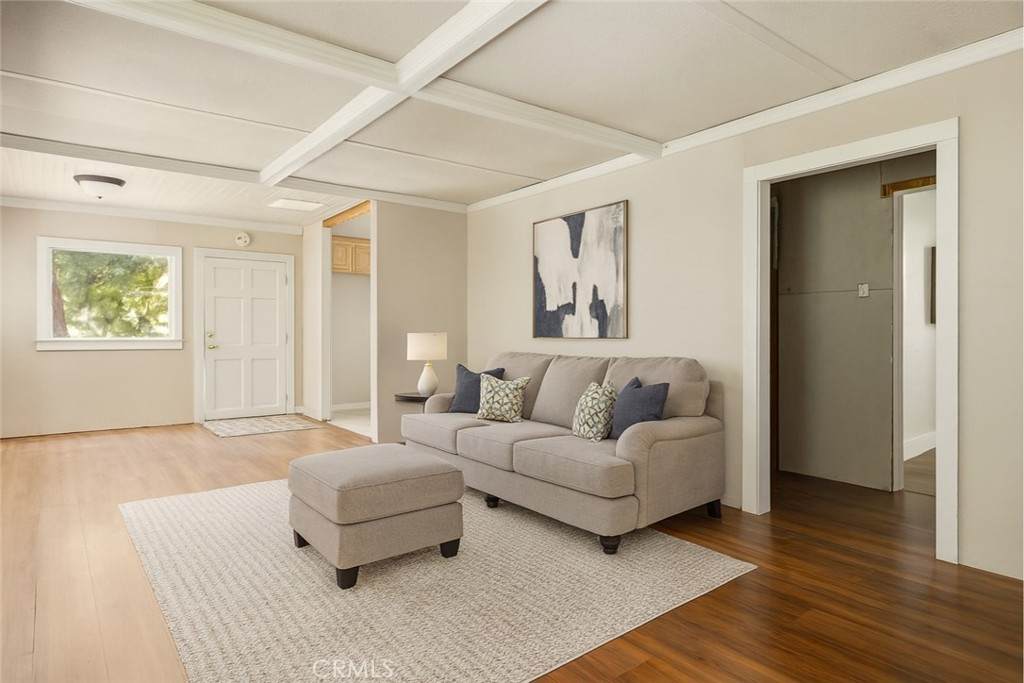 725 Golden - Photo 1