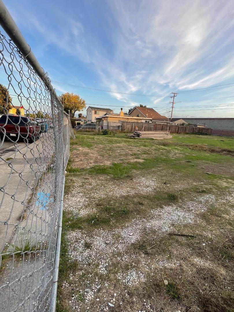 1100 Norton Street - Photo 1