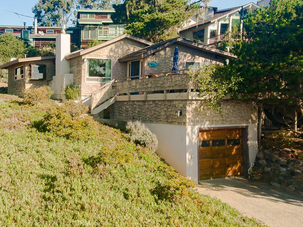 585 Canterbury - Photo 1