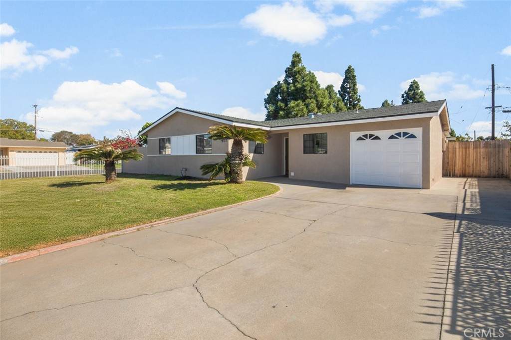 901 Harmon - Photo 1