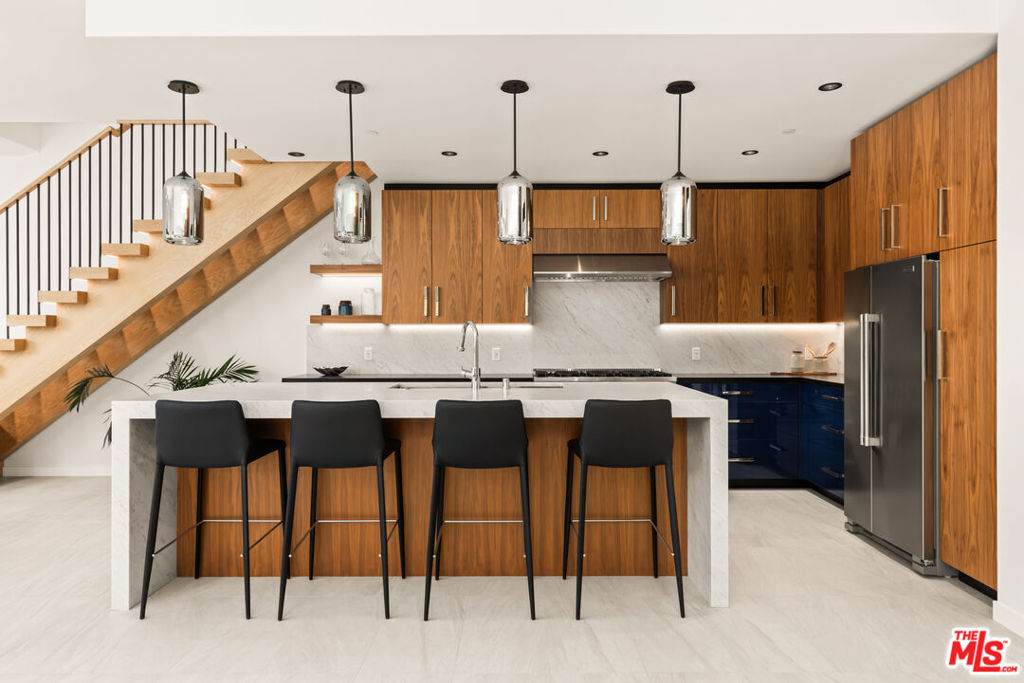 212 Bay Street - Photo 1