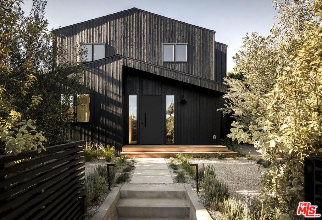 709 Vernon Avenue - Photo 1