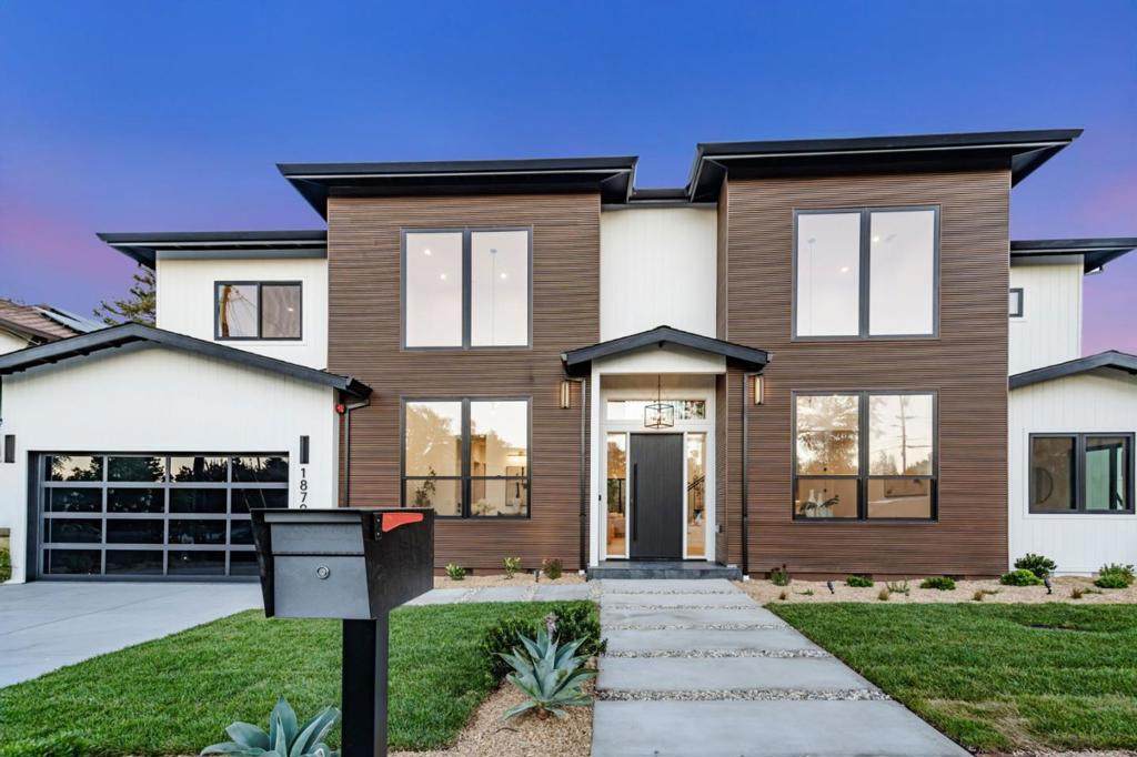 1879 Hull Avenue - Photo 1