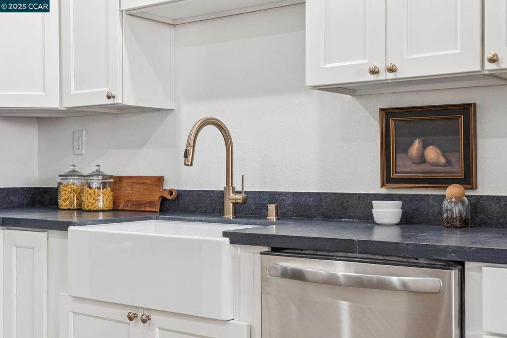 943 Matterhorn Court - Photo 1