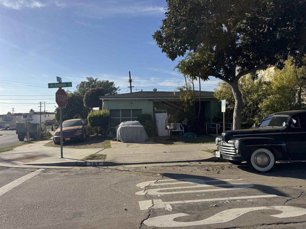 564 Los Angeles Place - Photo 1