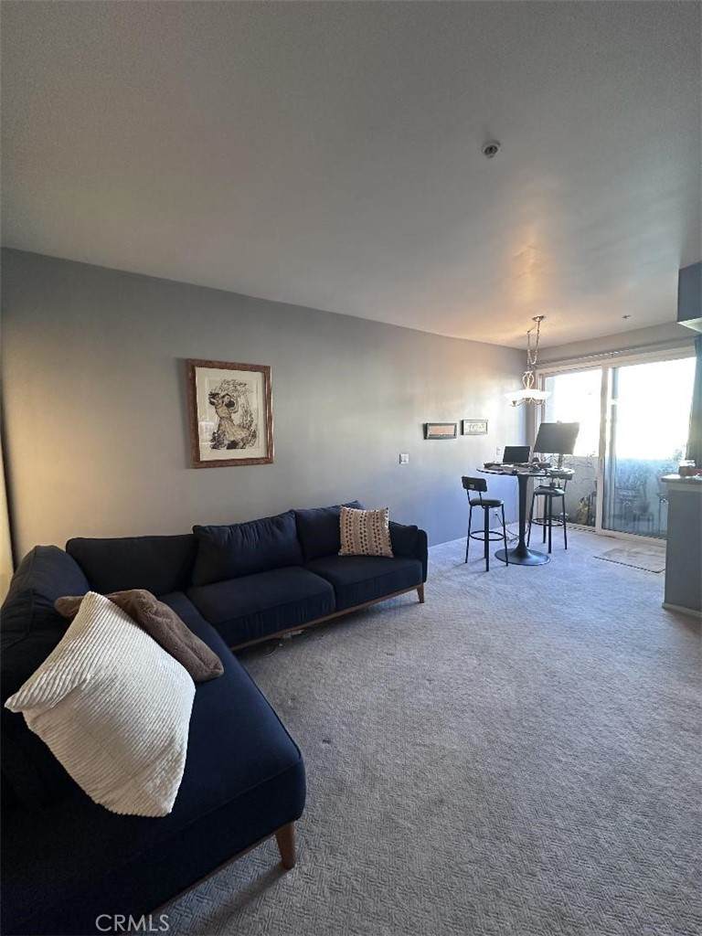 620 Gramercy - Photo 1