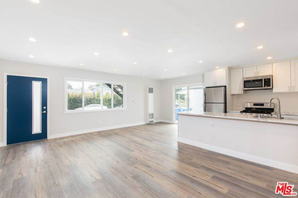 3872 Bentley Avenue - Photo 1