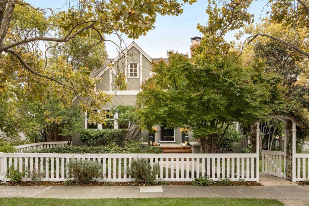 1837 Brewster Avenue - Photo 1