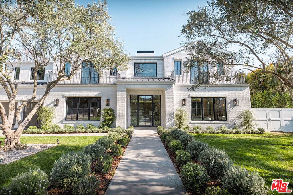 1072 Amalfi Drive - Photo 1