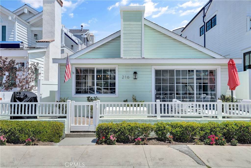 216 Collins - Photo 1