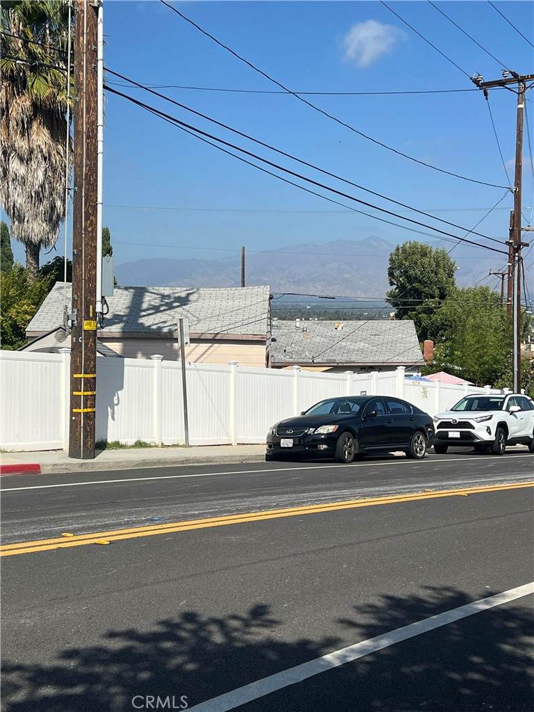 620 Graves - Photo 1