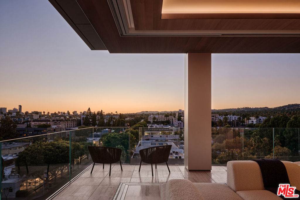 8899 Beverly Boulevard - Photo 1