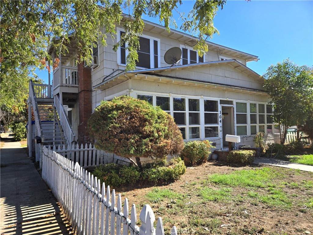 304 Laurel Street - Photo 1