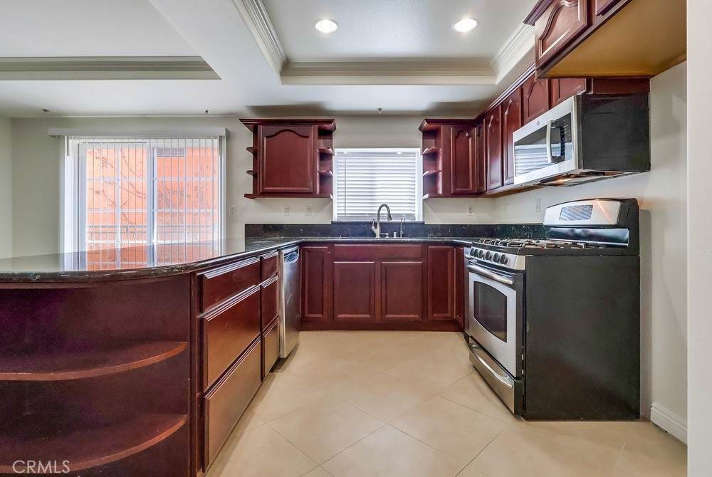 700 Ardmore Avenue - Photo 1