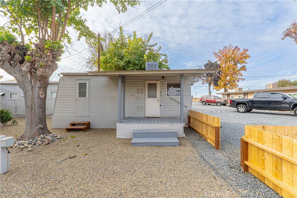 858 Valencia Boulevard - Photo 1