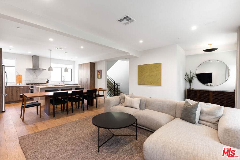 1204 Thomas Lane - Photo 1