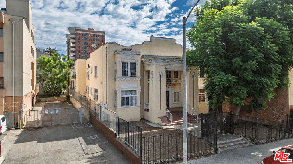 746 Bonnie Brae Street - Photo 1